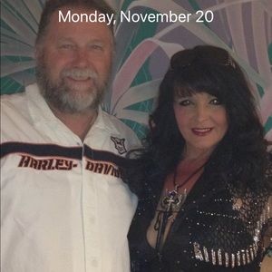 Meet your Posher, Lora